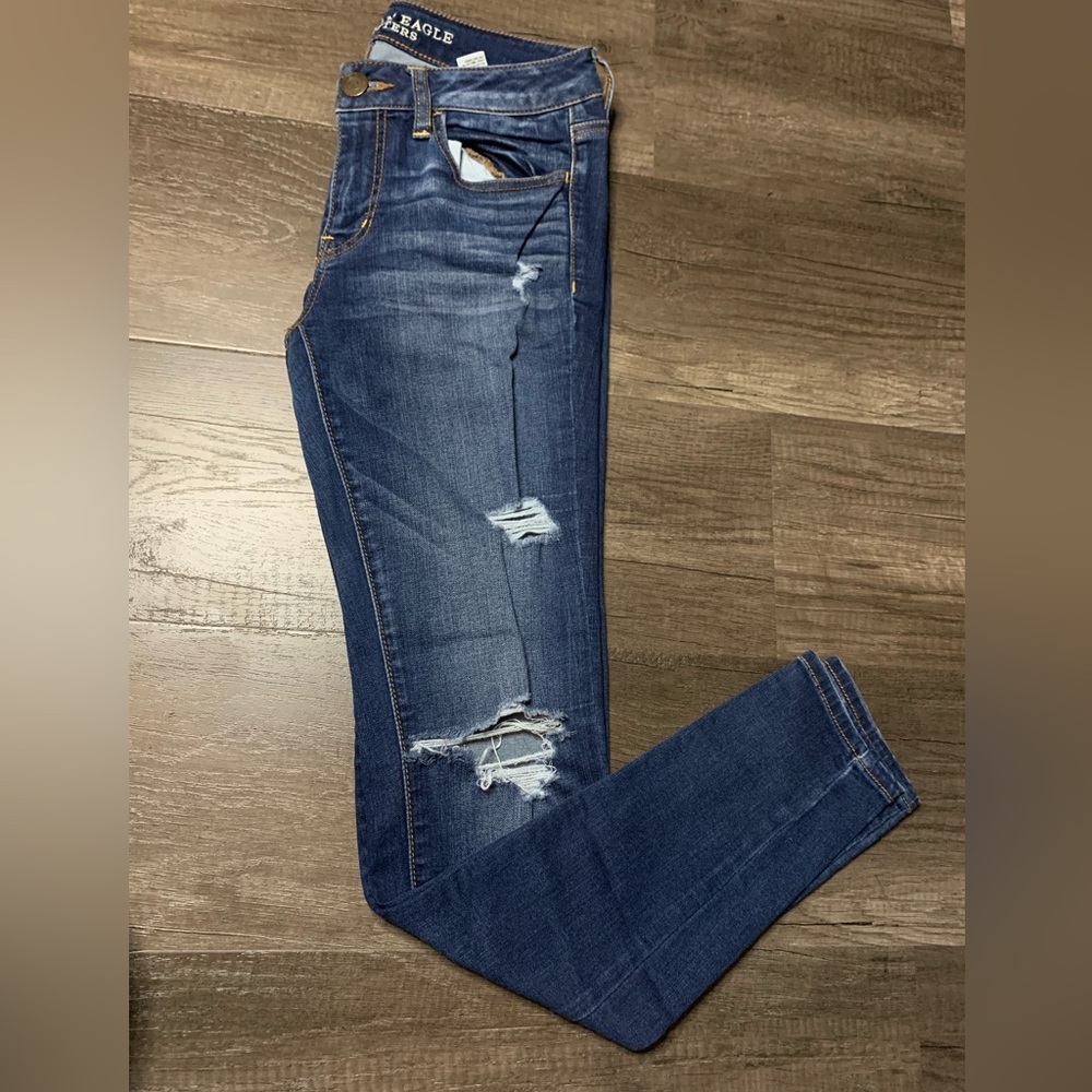 American Eagle Outfitters Ripped Stretch Jeans - Size 6 Regular